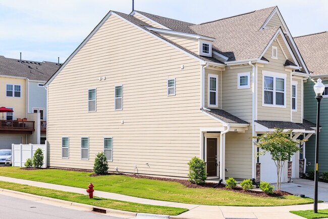 Building Photo - 628 Metro Sta