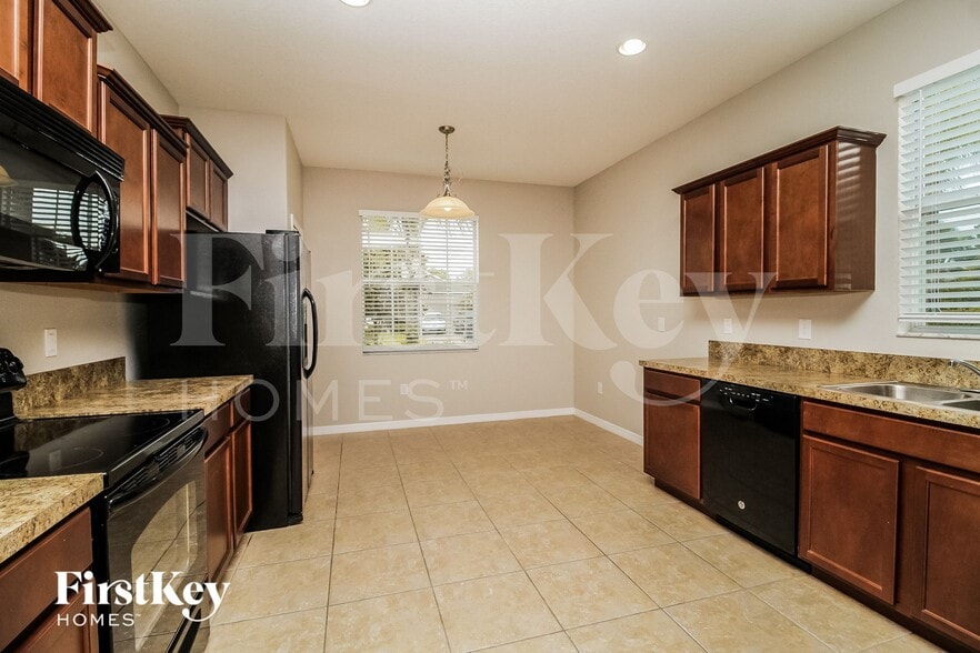 Building Photo - 5820 Coquyt Dr