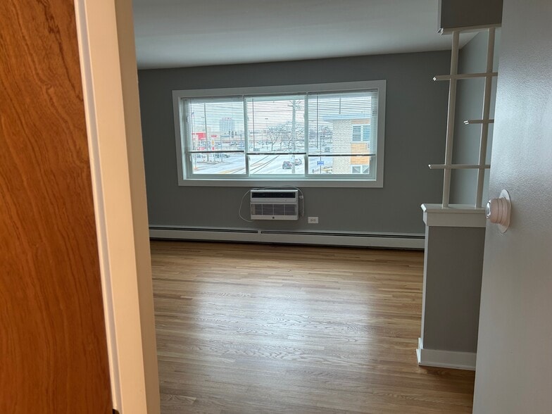 Living Room - 9610 N Greenwood Ave