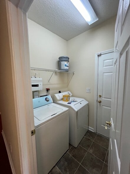 Building Photo - 4800 Mystic Oak Dr