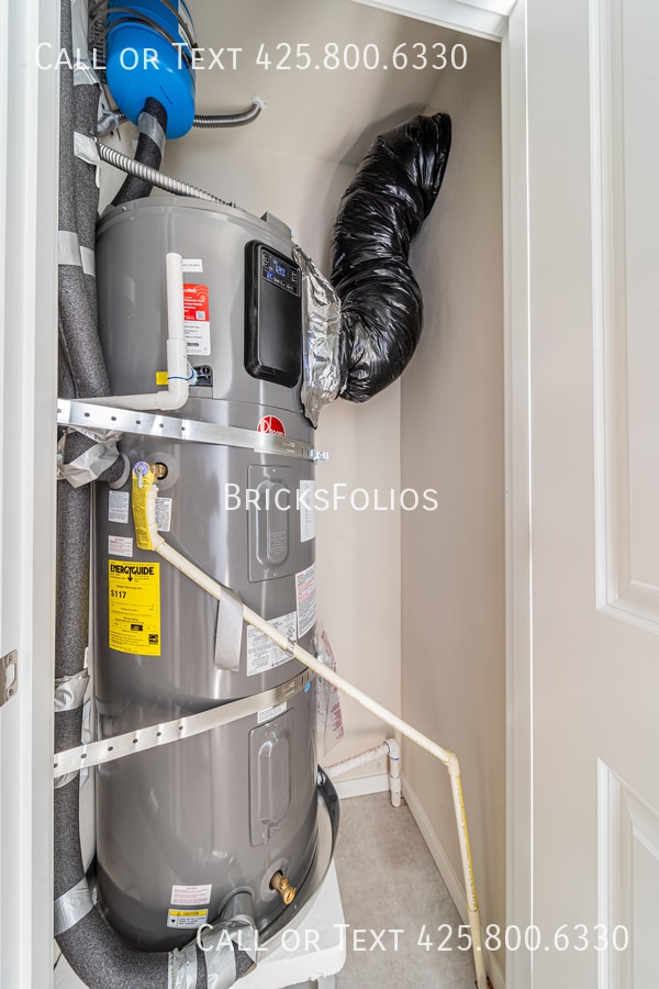 Building Photo - Comfortable Living in a Peaceful Bremerton...