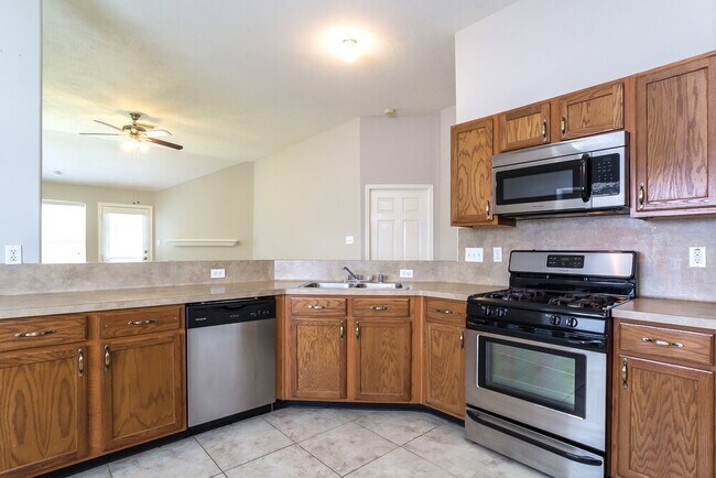 Building Photo - 2447 Halstead Dr