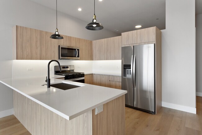 Building Photo - 2505 W Farragut Ave