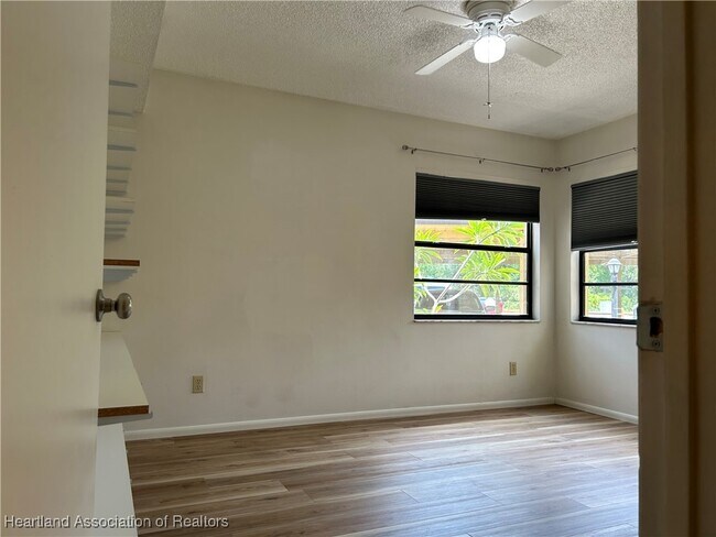 Building Photo - 603 Manor Cir