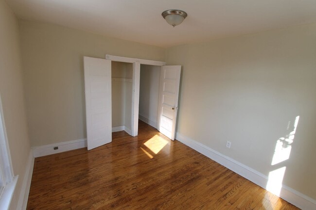 Building Photo - 124 W Pomona St