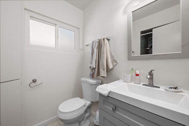 Building Photo - 5227 E Falls View Dr