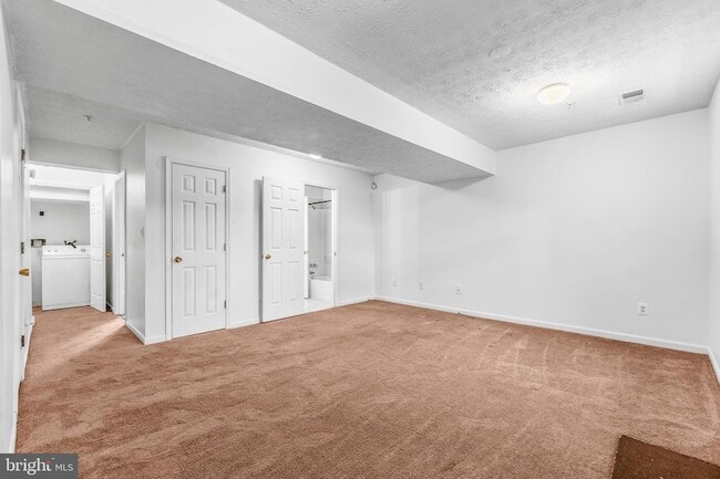 Building Photo - 2547 Legation Pl