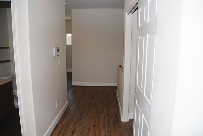 Building Photo - Newly Updated Single Story 4 BR + Office, 2.5 Bath and 3 Car