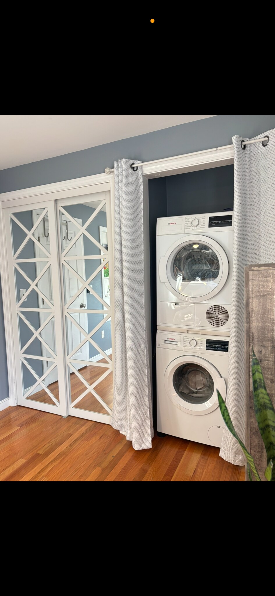 Bedroom with laundry - 18 Concord St