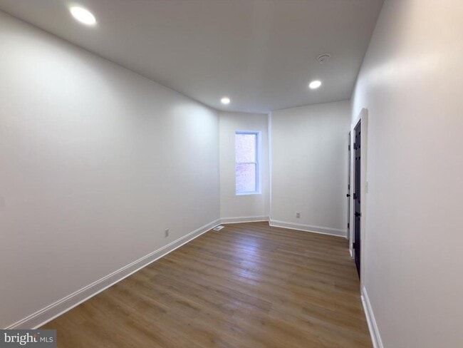 Building Photo - 5237 Greenway Ave