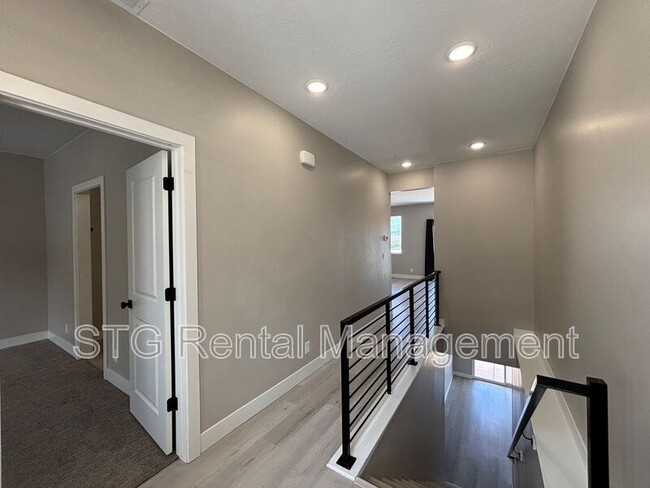 Building Photo - 840 Twin Lakes Dr