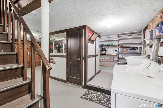 Building Photo - 124 Stiles St