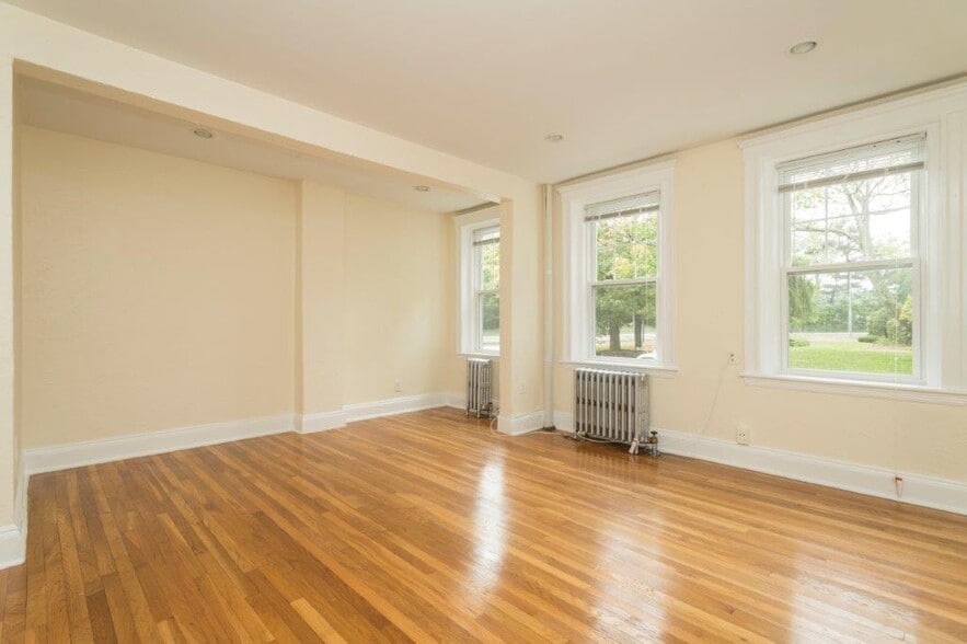 Building Photo - 286 Chestnut Hill Ave