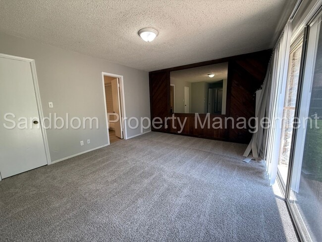 Building Photo - FOR LEASE | Eastland Acres | Available Now!