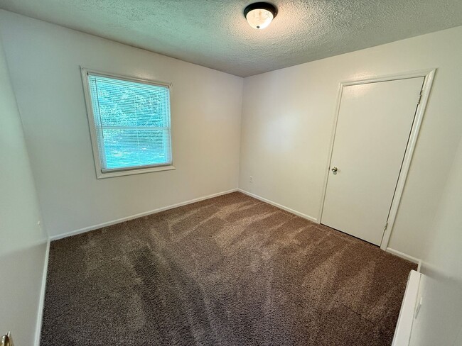 Building Photo - 6108-6108 Scotch Blue Dr