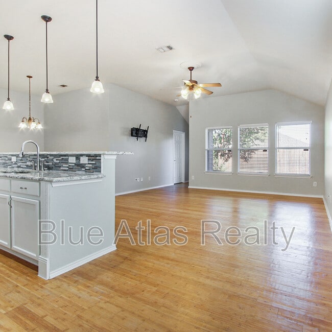 Building Photo - 542 Hickory Ln