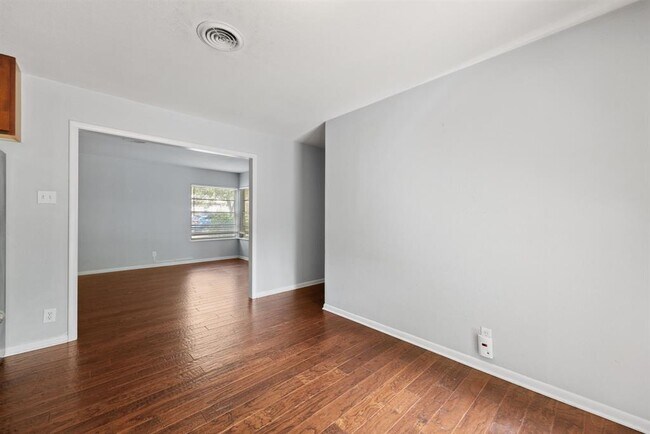 Building Photo - 103 W Croslin St