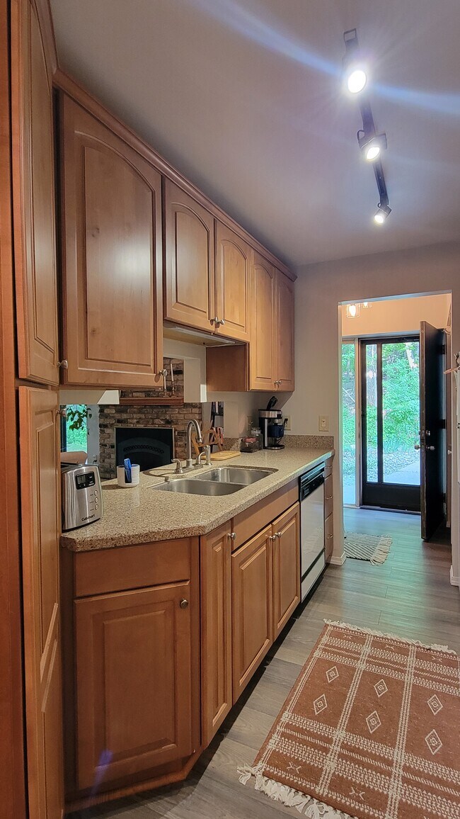 Building Photo - 1859 Yuma Ln N