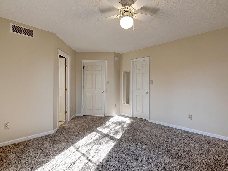 Building Photo - 805 E Sherwood Hills Dr