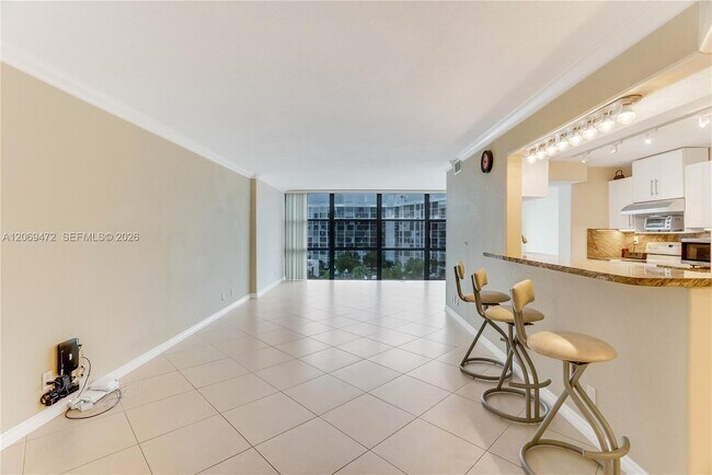Building Photo - 1000 Parkview Dr