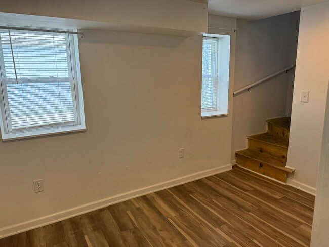Building Photo - 4 BED, 3 BATH, Fully renovated Single Fami...