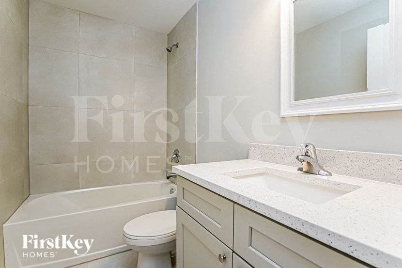 Building Photo - 2838 NW 3rd Pl