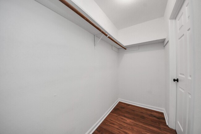 Building Photo - 20411 Jasperwood Ln