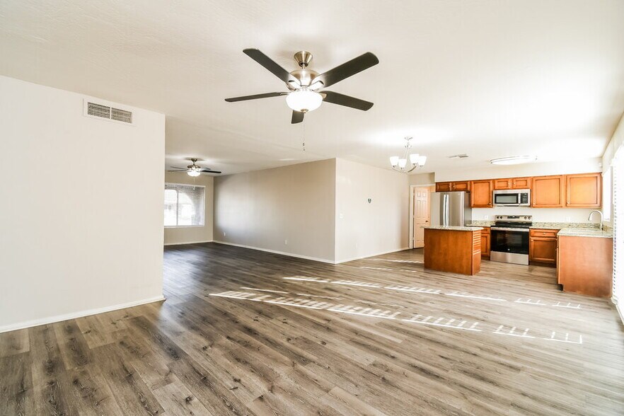 Building Photo - 521 W El Prado Rd