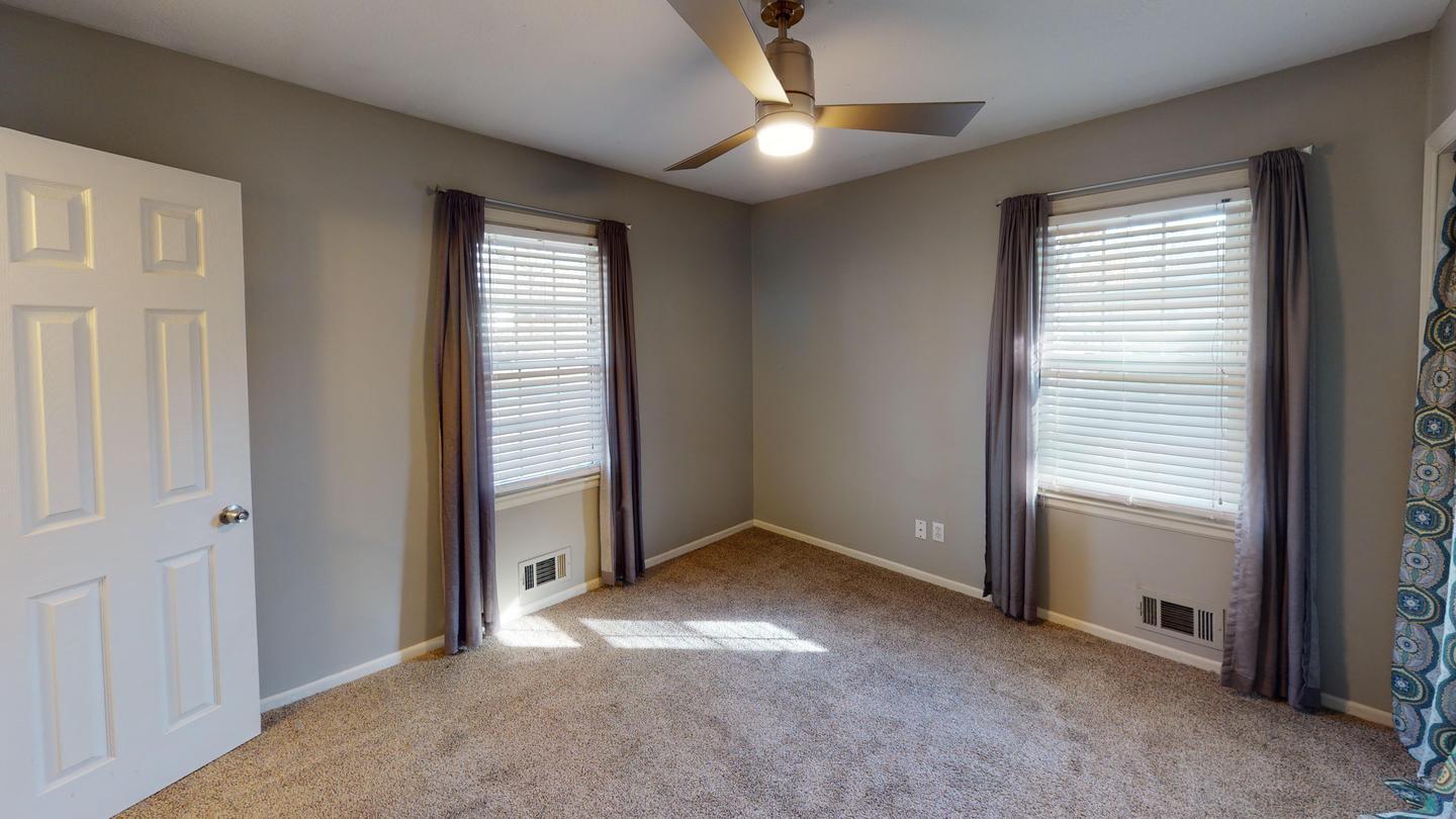 Building Photo - 407 SW Stratford Rd