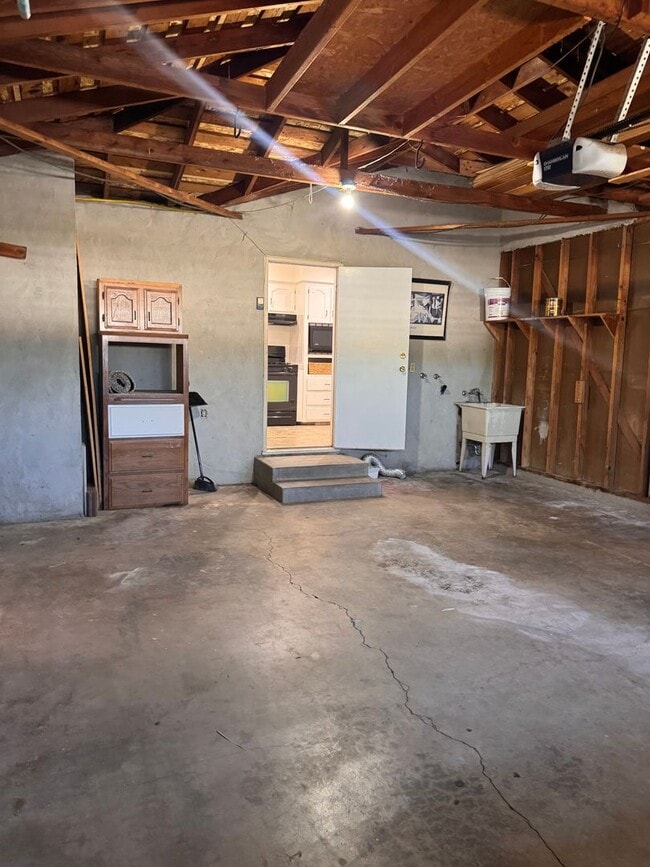 Building Photo - Spacious 3 Bedroom Fresno Home