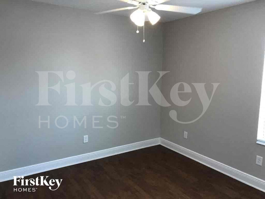 Building Photo - 10942 Sand Pine Ln