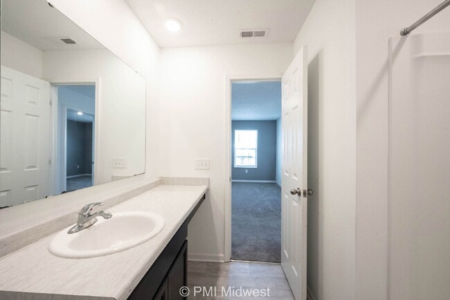 Building Photo - "Spacious 4-Bedroom Gem with 3 Full Baths ...