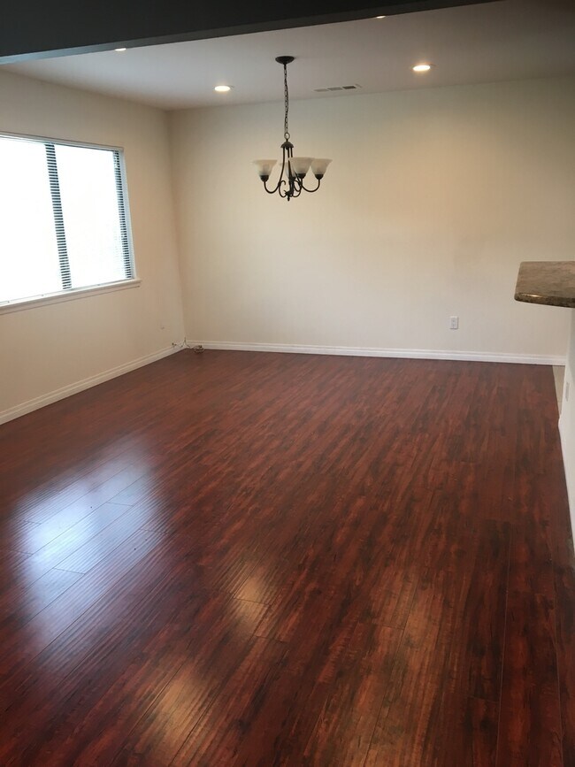Building Photo - Single story 3 bed, 2 bath home with RV Ac...