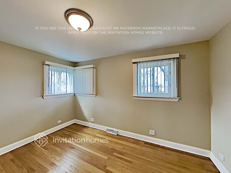 Building Photo - 253 E La Porte Dr