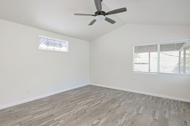 Building Photo - Spacious 5-Bedroom, 3-Bath Home – Convenie...