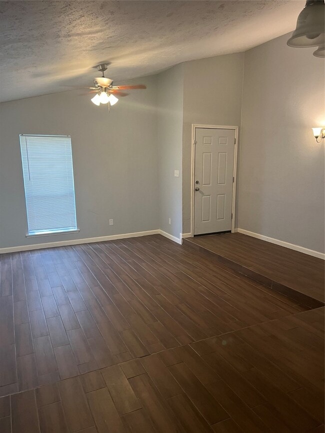Building Photo - 2218 Stillmeadow Dr