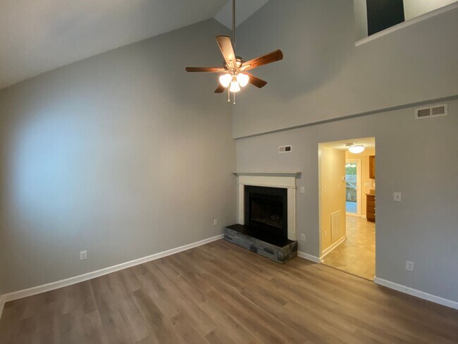 Building Photo - 568 Brookside Ct