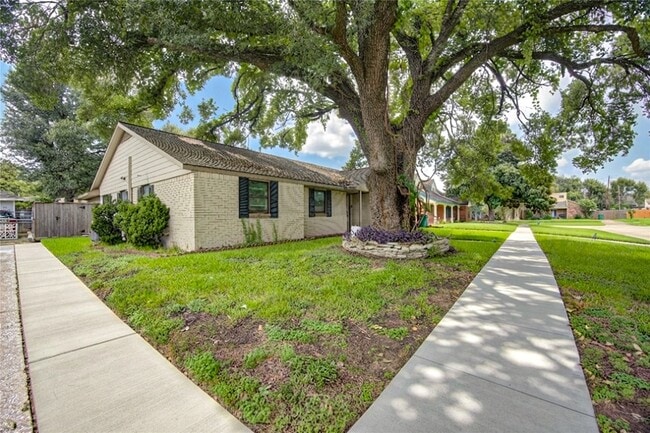 Building Photo - 2117 Willow Wisp Dr