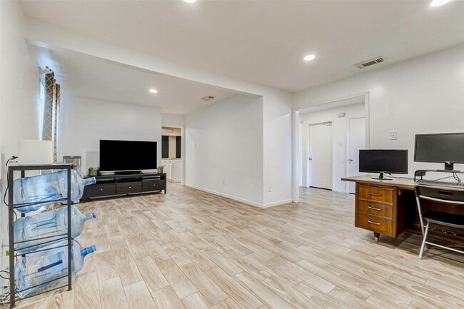 Building Photo - 18711 Appletree Hill Ln