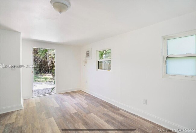 Building Photo - 1301 NE 147th St