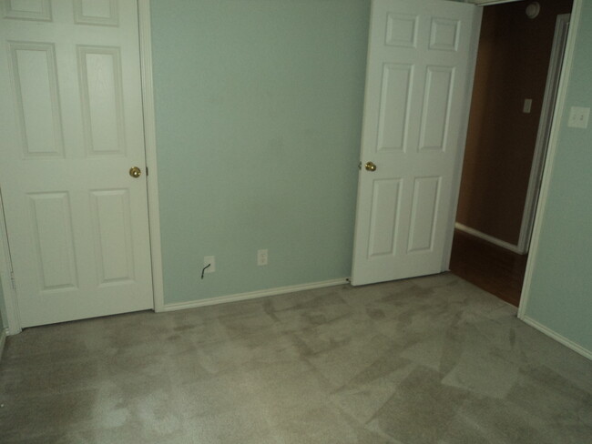 Building Photo - 3501 Woodrow Dr