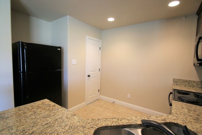 Building Photo - Coming Soon | 3BR/2BA Weatherford Town Home with Granite Countertops, Luxury Plank Floors & Appli...