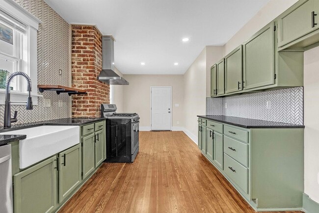 Building Photo - 2245 Monroe Ave