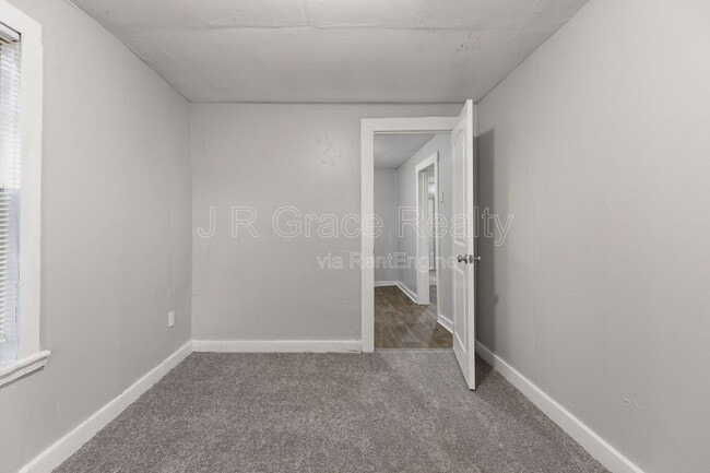 Building Photo - 515 E Lee St