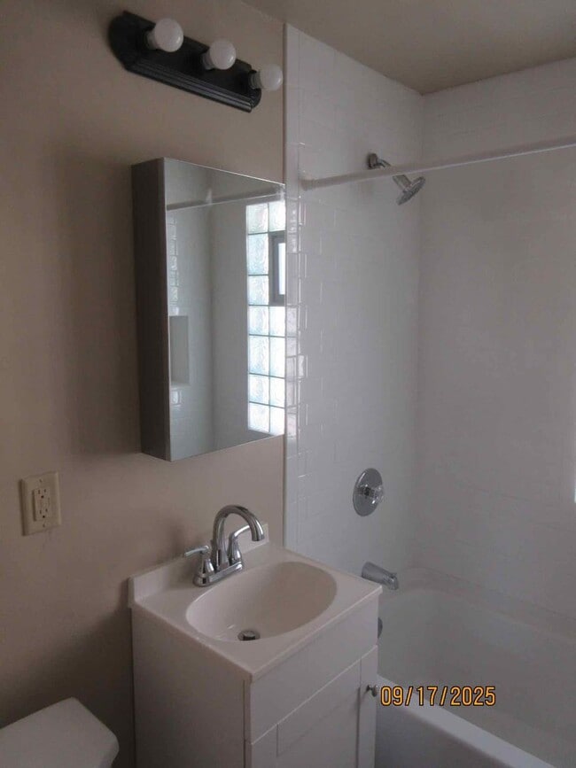Building Photo - 3455 N Fratney St