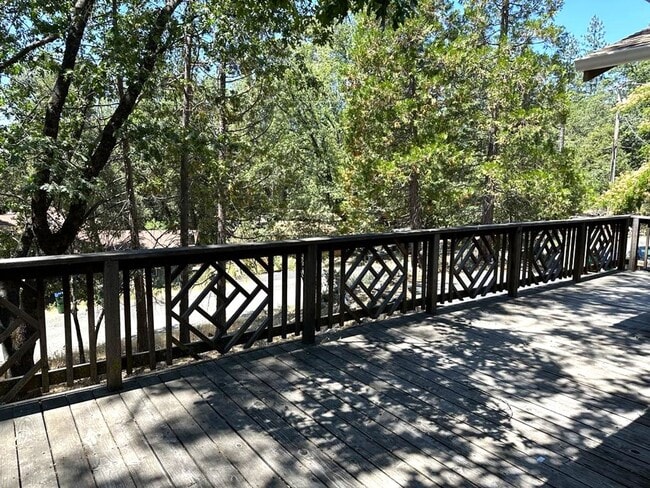 Building Photo - Deer Xing Retreat (3-6 month lease only)