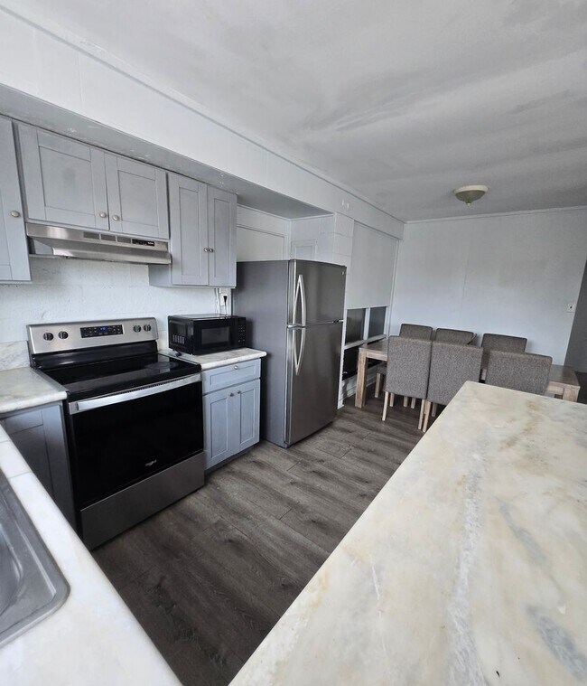 Building Photo - 360 Lono Ave
