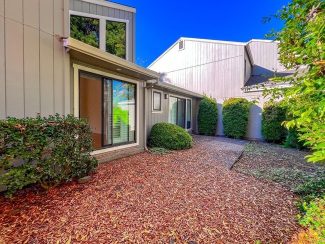 Building Photo - St. Helena – Spacious Two-Bedroom, Two-Bathroom Condo