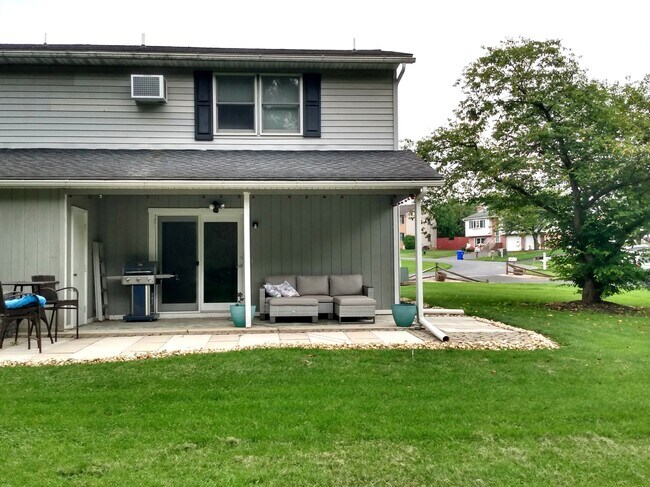 Building Photo - 2860 Fillmore Dr