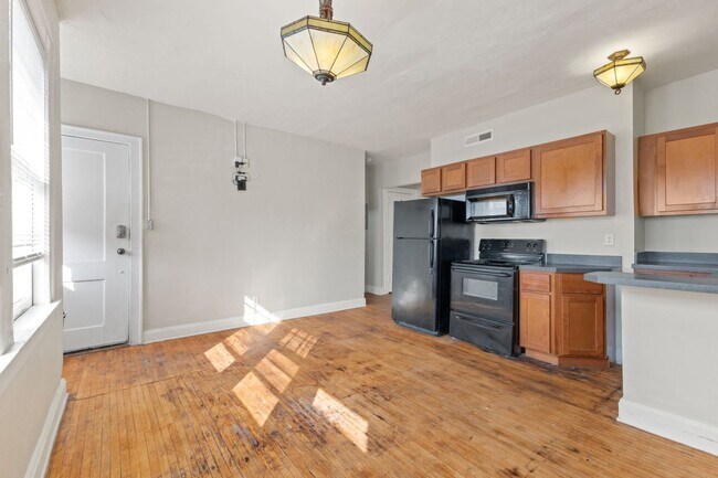 Building Photo - 5703 E Washington St